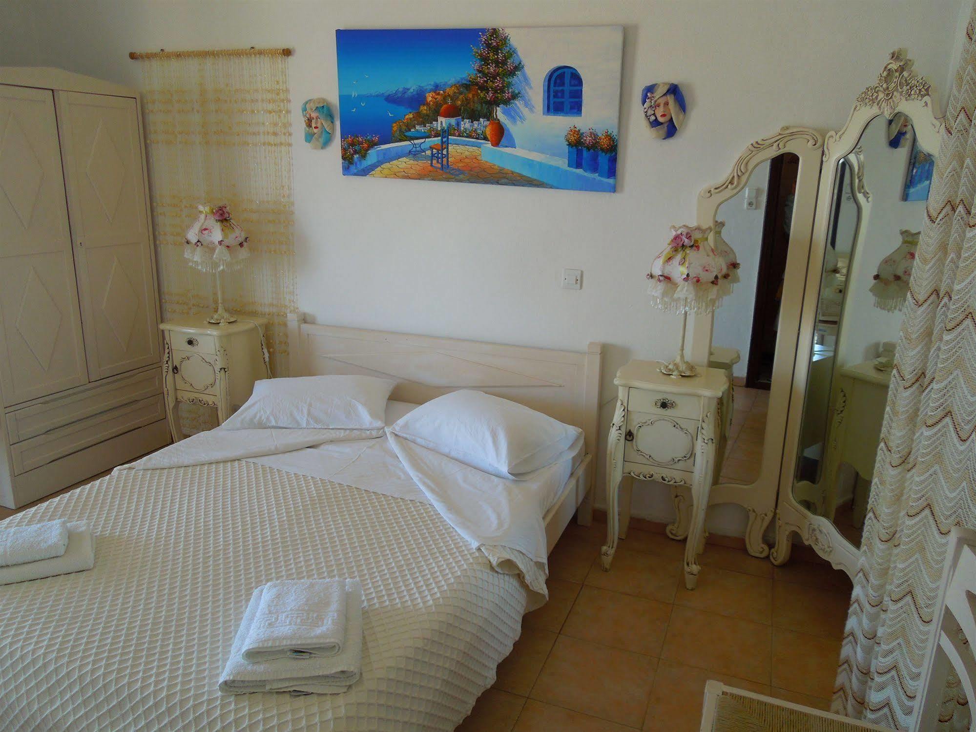 Albatross Otel Livadi  Dış mekan fotoğraf